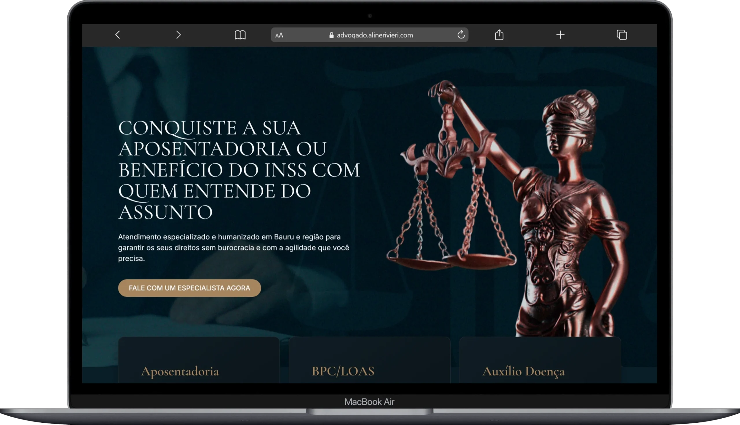 Site para advogado apresentado em um MacBook