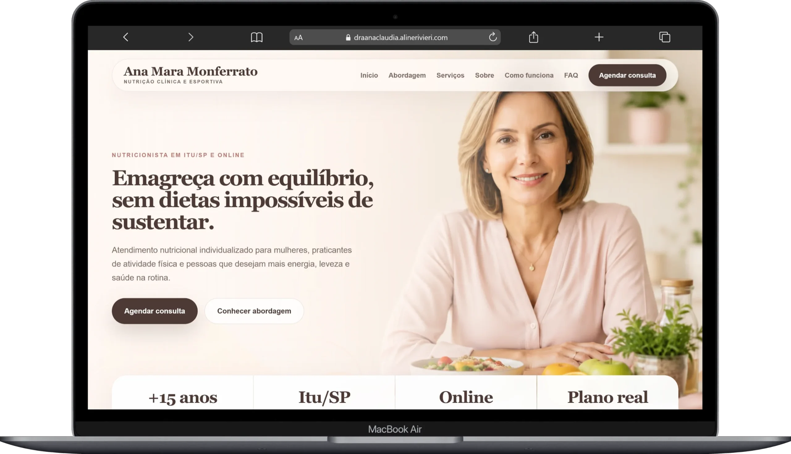 Site para nutricionista apresentado em um MacBook