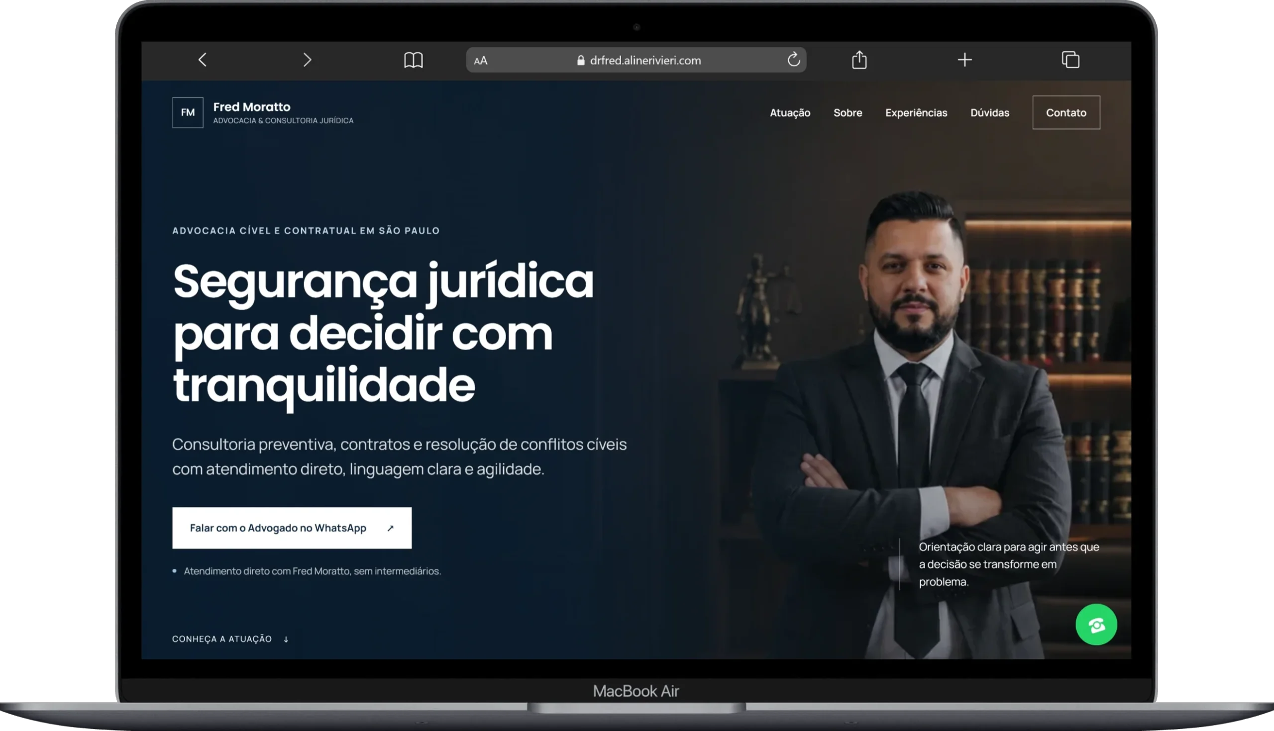 Site para advogado apresentado em um MacBook