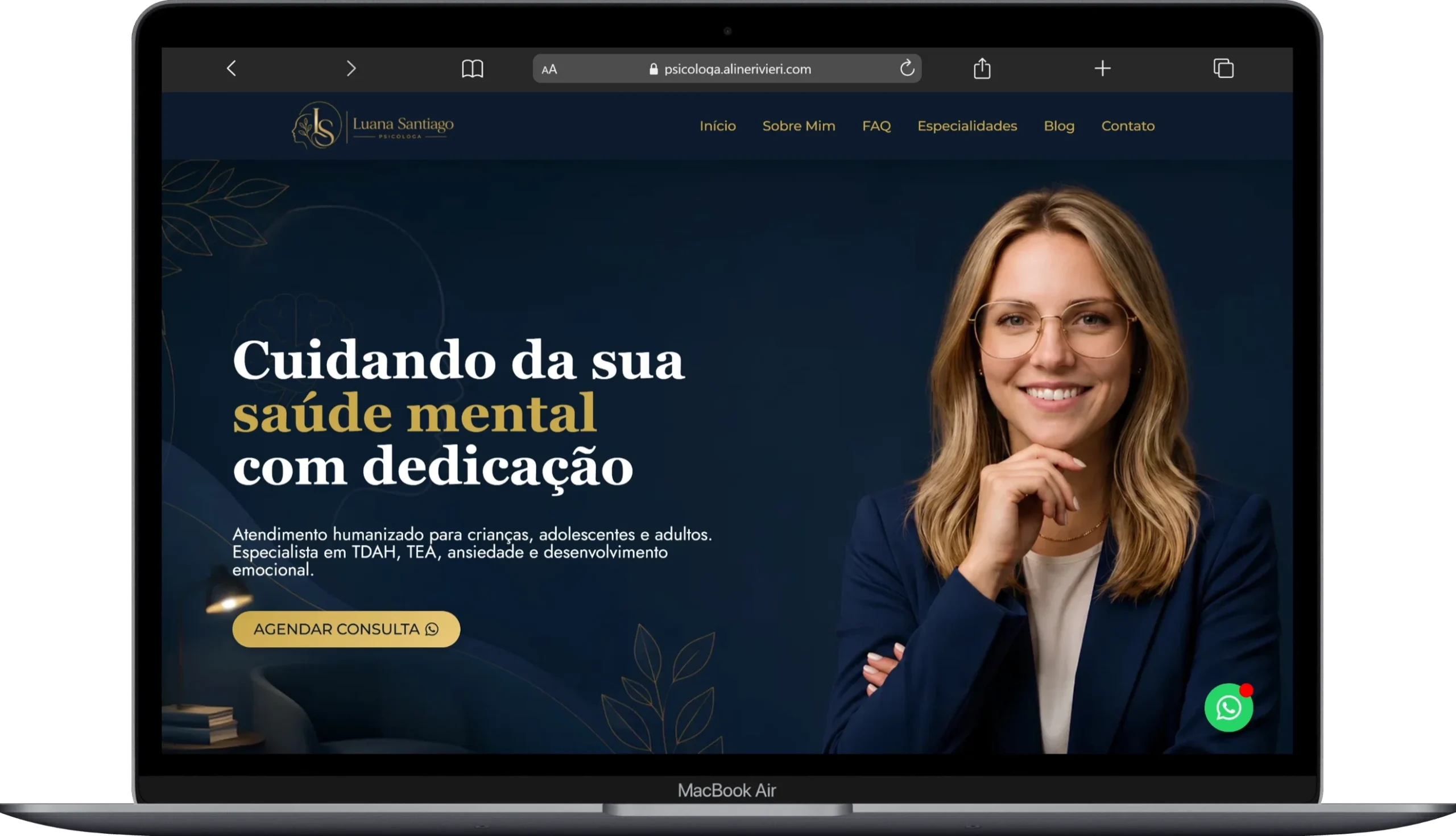 Site para psicóloga apresentado em um MacBook