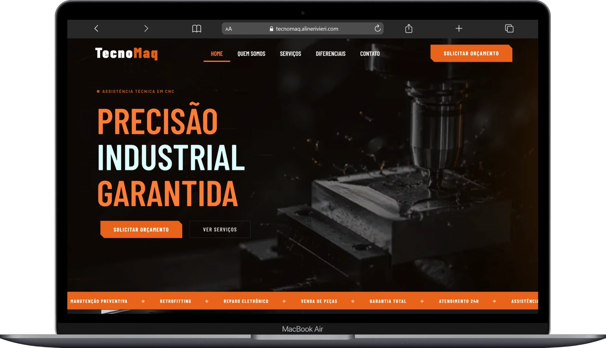 Site da TecnoMaq apresentado em um MacBook
